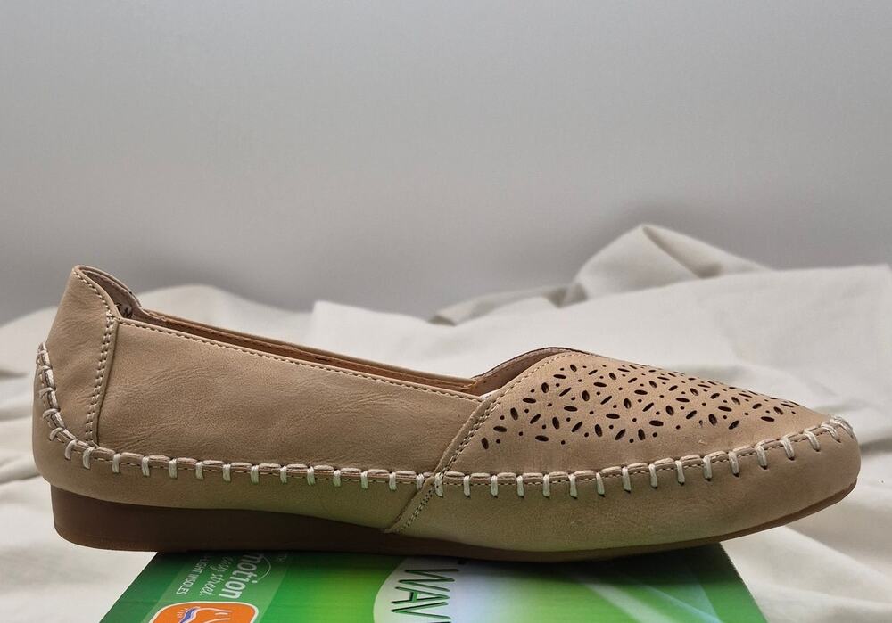 NEW Easy Street Amity Tan w Perfs Comfort Wave Slip On Ballet Flats 8.5M